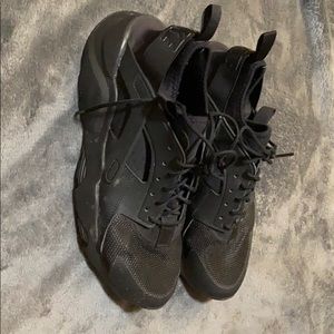 Black Nike Huaraches